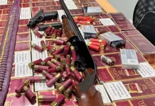 Inacautan casi 100 mil cigarrillos ilegales debajo de sacos de alimento en Dajabón