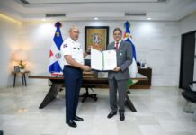 Juan Manuel Méndez recibe reconocimiento de la Policía por sus grandes aportes al país