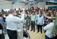 Leonel juramenta en San Cristóbal a exdirigentes del PRM y PLD