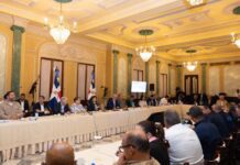 Gobierno mantiene restricciones en provincias en alerta roja y ordena reanudar actividades en el resto del país