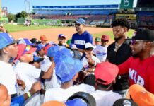 Más de 300 niños participan en la última clínica de béisbol organizada por FEDOM, MLB y gerencia del Clásico Mundial