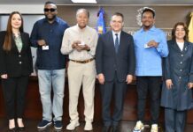 Juan Marichal, Pedro Martínez, Vladimir Guerrero y David Ortiz reciben nueva cédula de identidad de la JCE